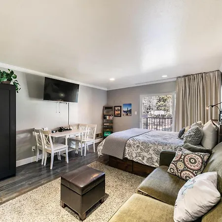 King Deluxe Studio 2Nd Floor Unit 216 Bldg B